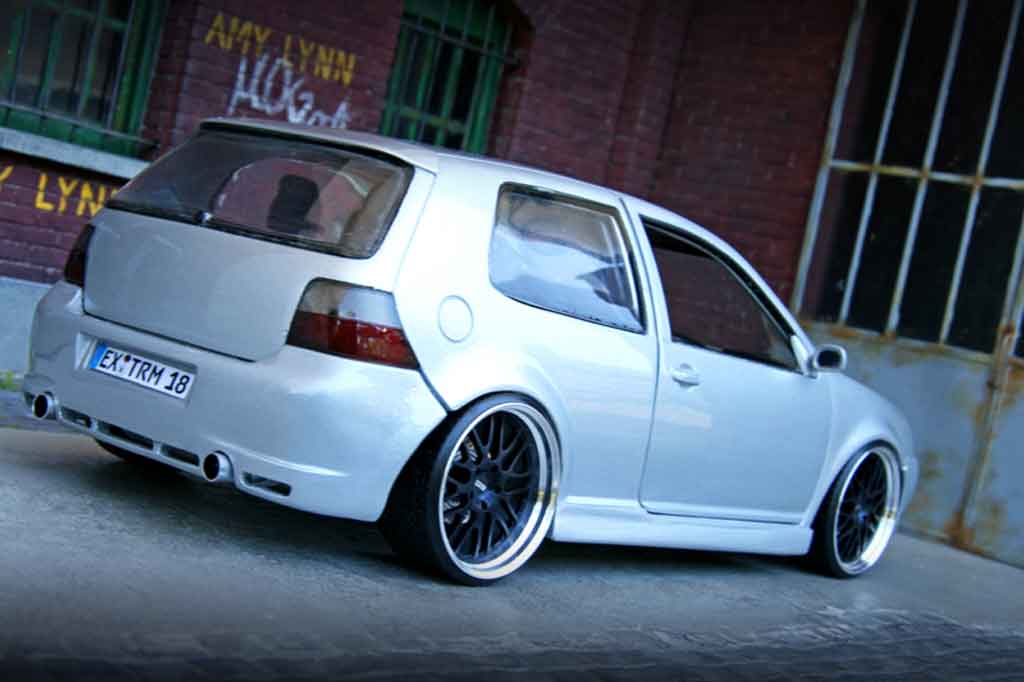 Volkswagen Golf R32 kit carrosserie grey jantes bbs 18 pouces 1/18 Revell