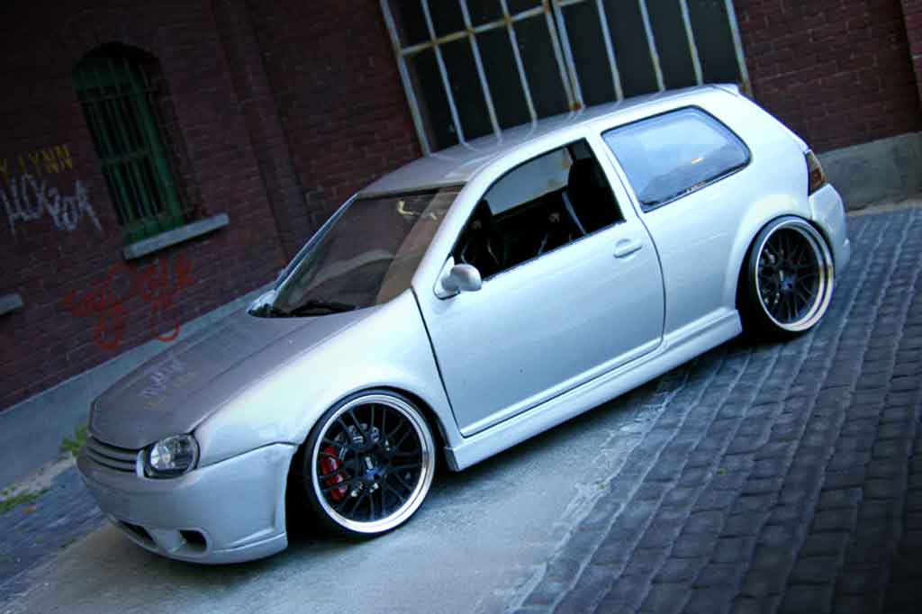 Volkswagen Golf R32 kit carrosserie grey jantes bbs 18 pouces 1/18 Revell