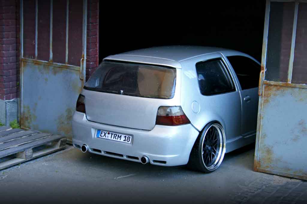 Volkswagen Golf R32 kit carrosserie grey jantes bbs 18 pouces 1/18 Revell
