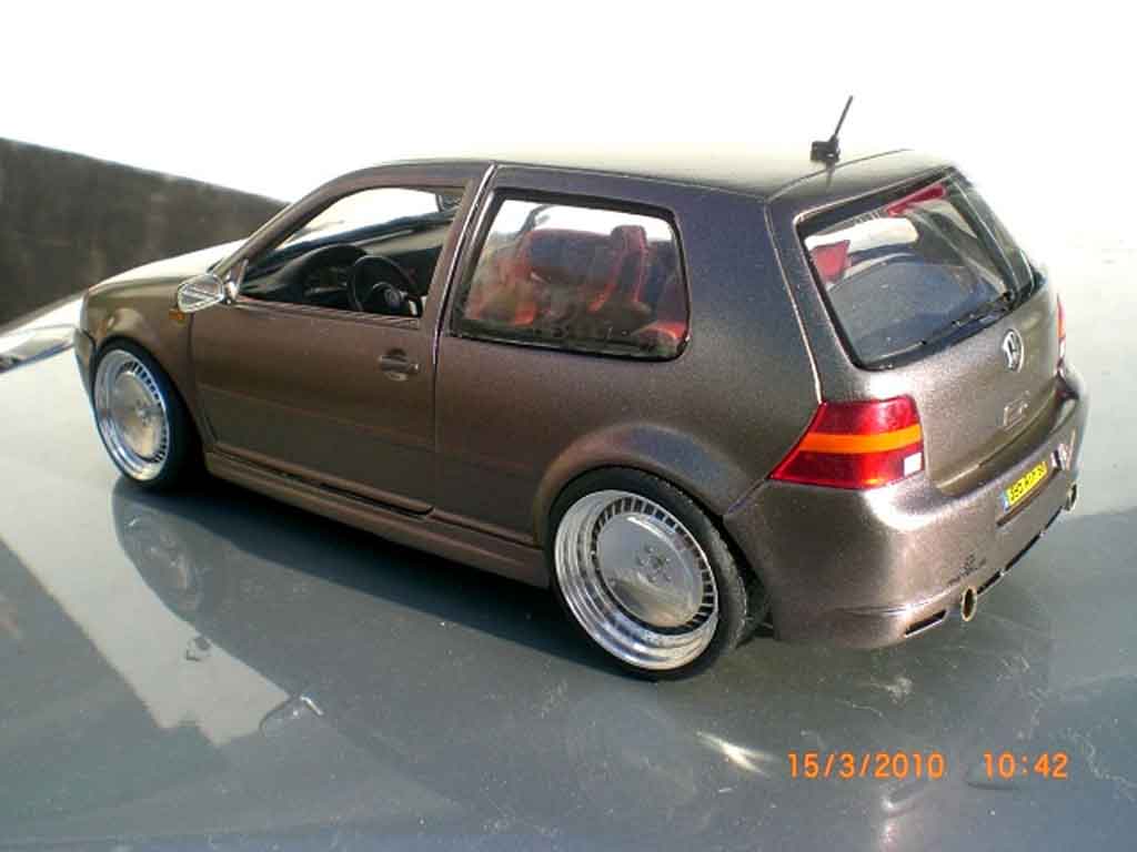 Volkswagen Golf R32 tdi german look kit carrosserie 1/18 Revell