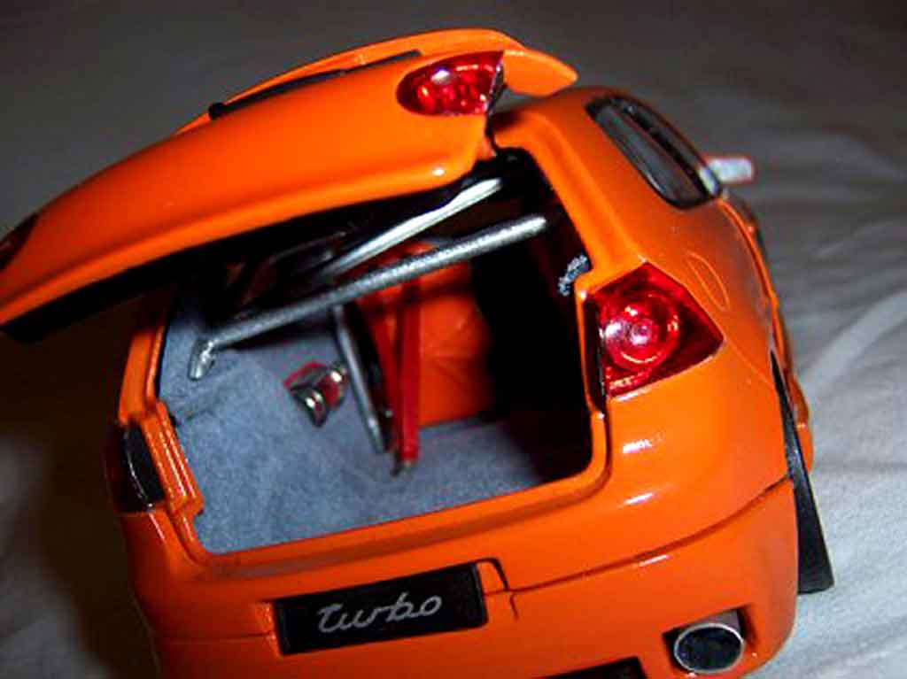 Volkswagen Golf GTI orange jantes bbs 19 pouces 1/18 Norev