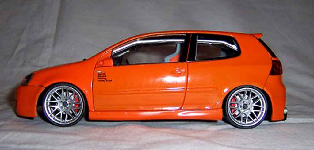 Volkswagen Golf GTI orange jantes bbs 19 pouces 1/18 Norev