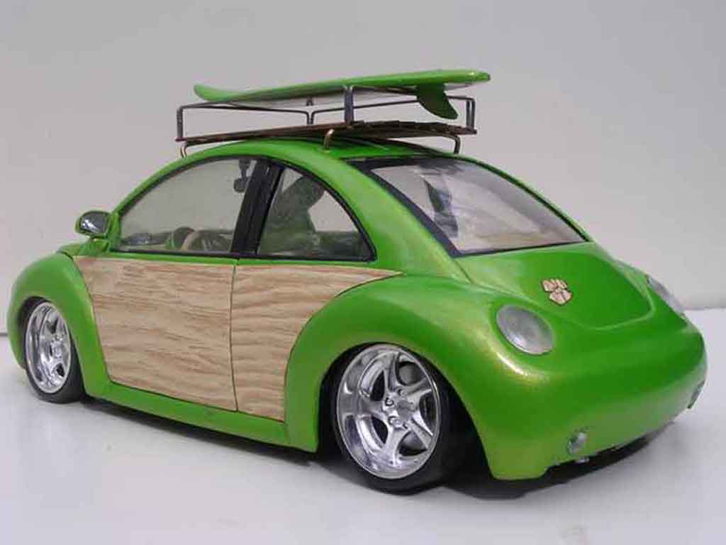 Volkswagen New Beetle Base woody green surf california 1/18 Burago