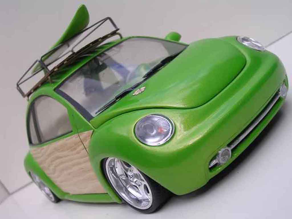 Volkswagen New Beetle 1/18 Burago woody green surf california diecast model cars
