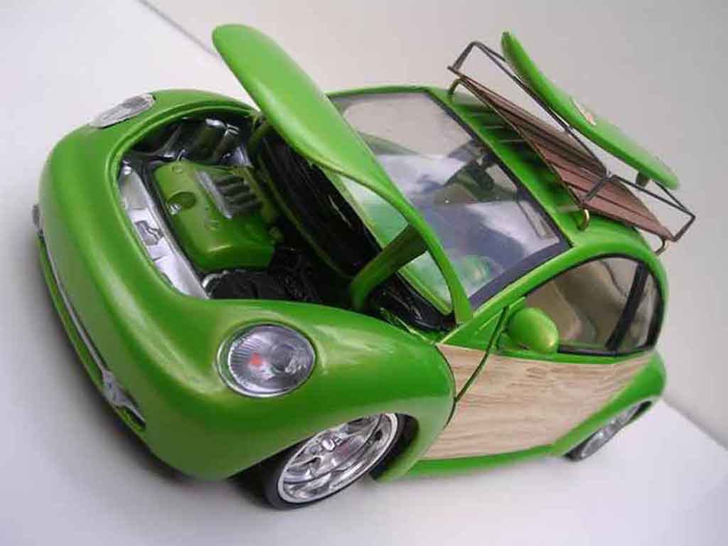 Volkswagen New Beetle Base woody green surf california 1/18 Burago