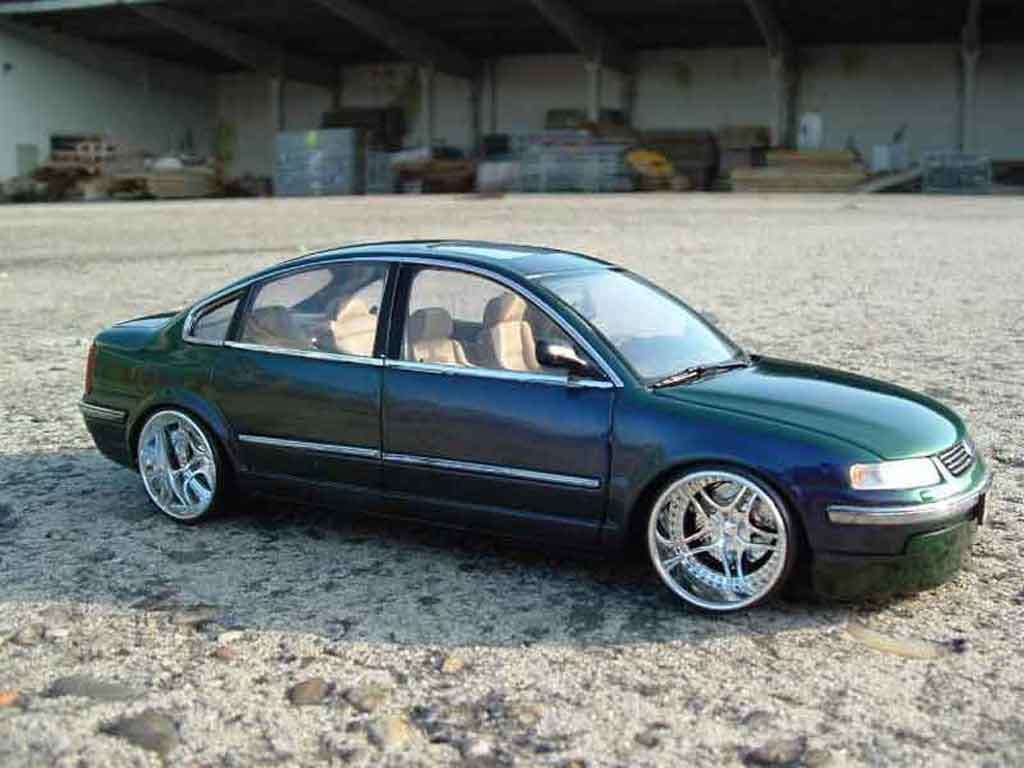 Volkswagen Passat 1/18 Welly  diecast model cars