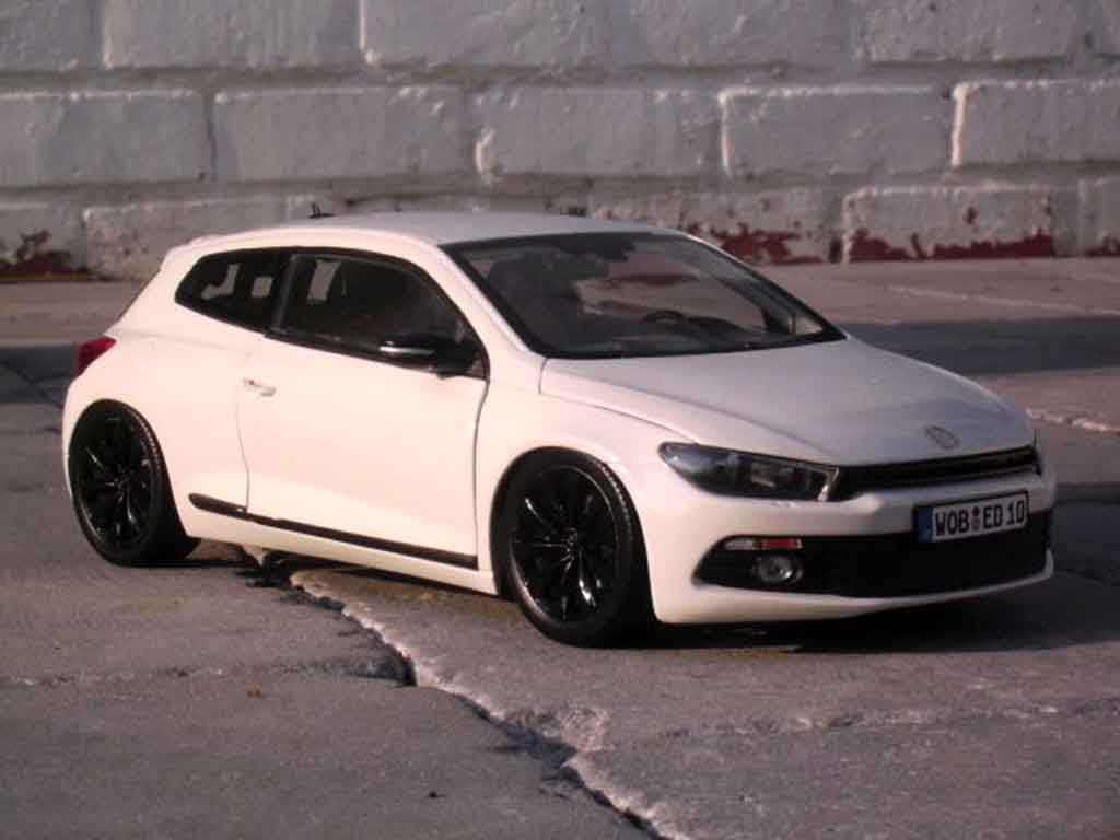 Volkswagen Scirocco Base 3 2.0 tsi white 1/18 Norev
