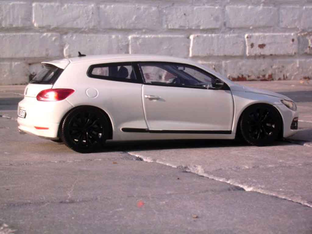 Volkswagen Scirocco Base 3 2.0 tsi white 1/18 Norev