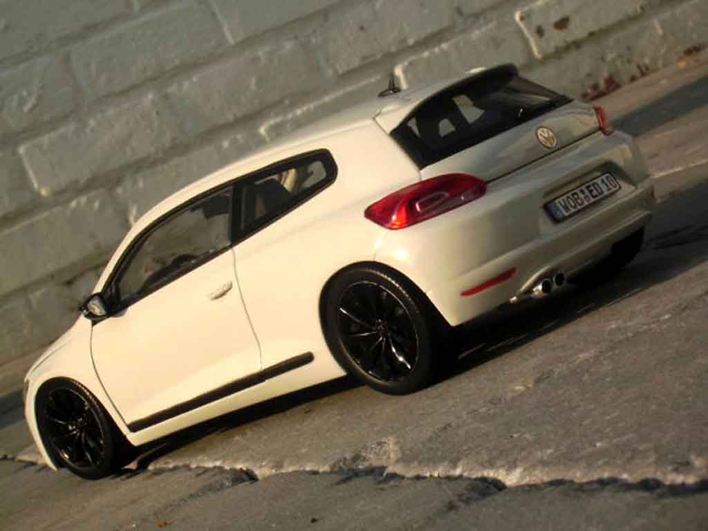 Volkswagen Scirocco Base 3 2.0 tsi white 1/18 Norev