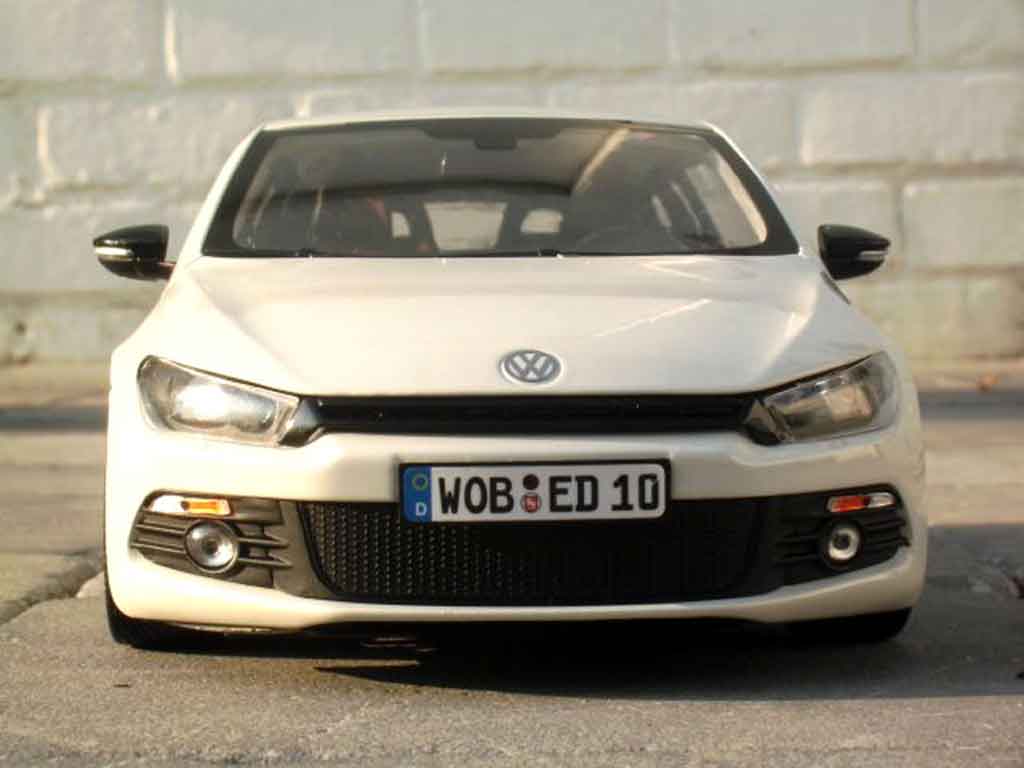 Volkswagen Scirocco Base 3 2.0 tsi white 1/18 Norev