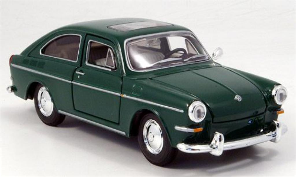 Volkswagen 1600 1/24 Maisto Fastback grun diecast model cars