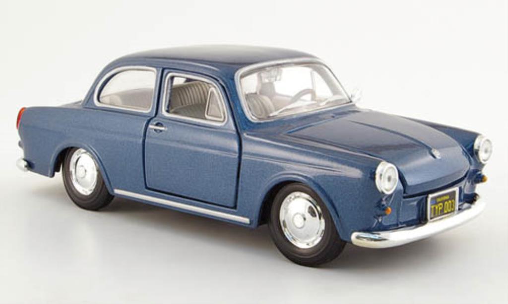 Volkswagen 1600 1/24 Maisto Stufenheck blue 1967 diecast model cars