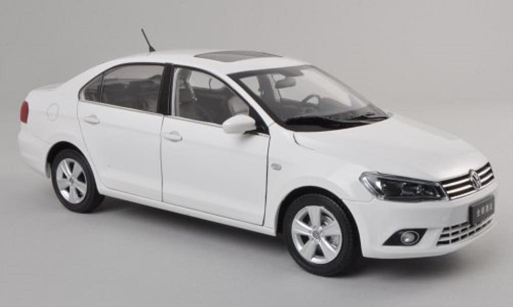 Volkswagen Jetta 1/18 Paudi white 2012 diecast model cars