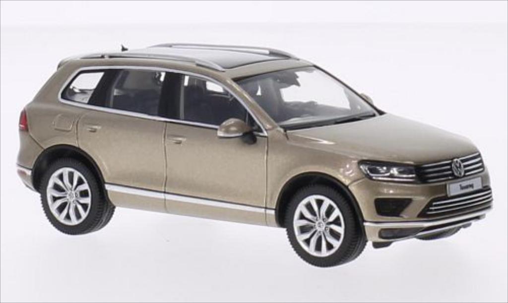 Volkswagen Touareg 1/43 Herpa II metallic beige 2014 diecast model cars