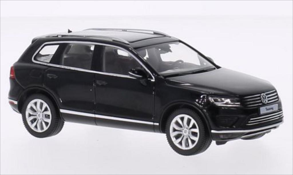 Volkswagen Touareg 1/43 Herpa II black 2014 diecast model cars