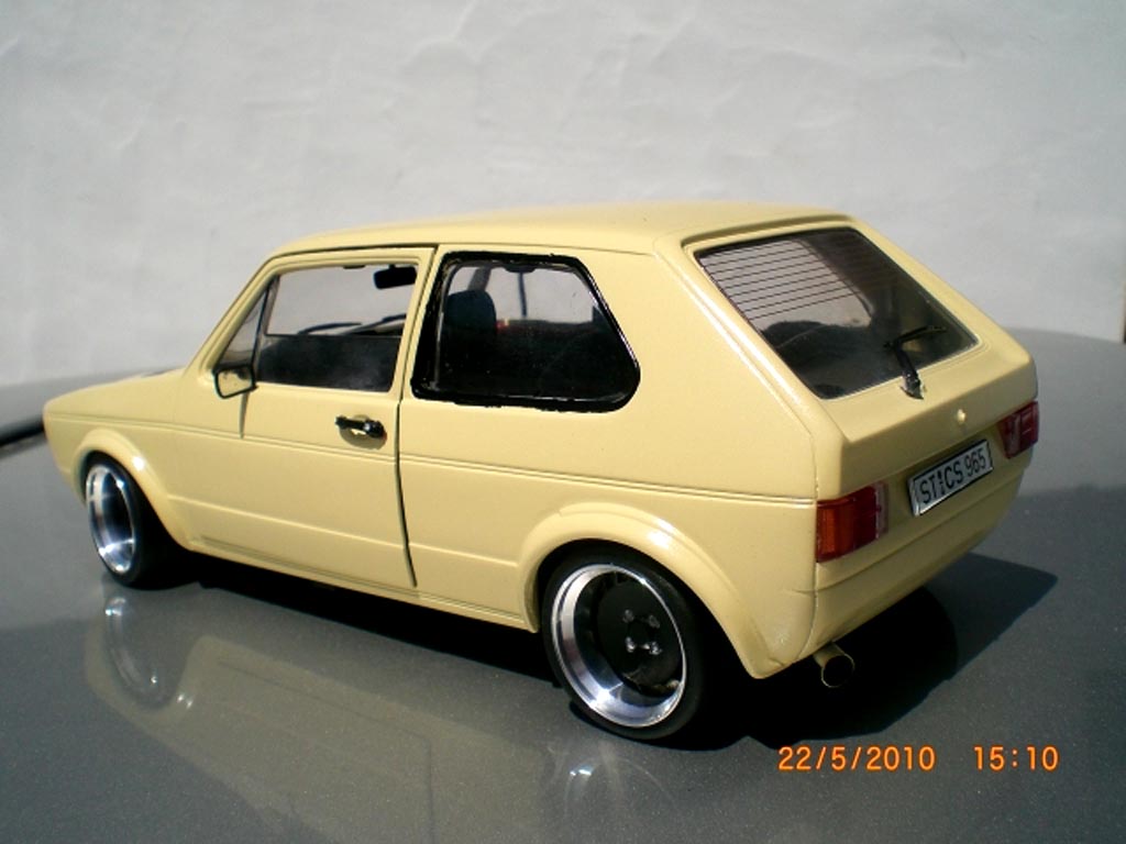 Volkswagen Golf GTI beige jantes schmidt capot damier 1/18 Solido