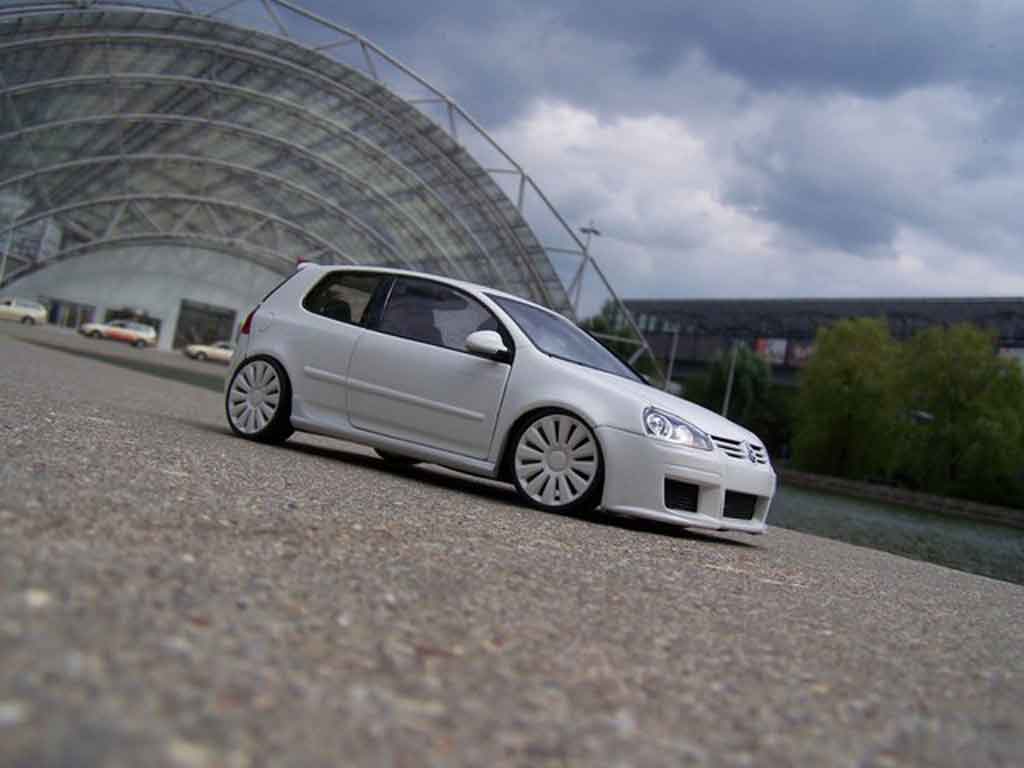 Volkswagen Golf GTI white jantes audi 18 pouces 1/18 Norev