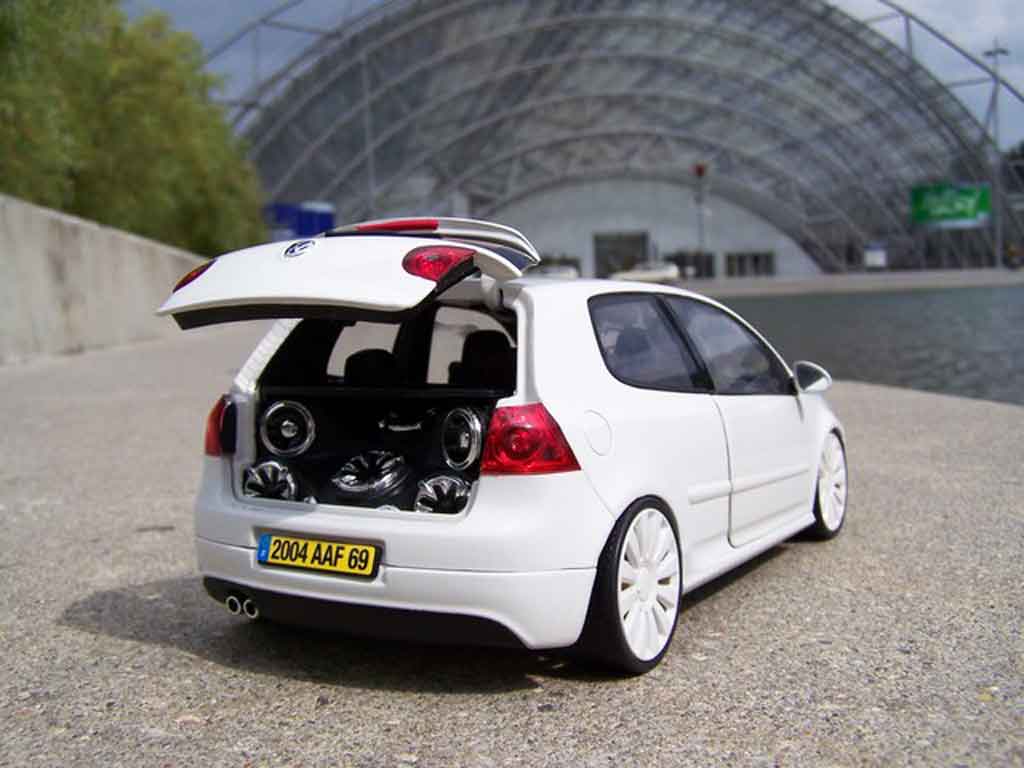 Volkswagen Golf GTI white jantes audi 18 pouces 1/18 Norev