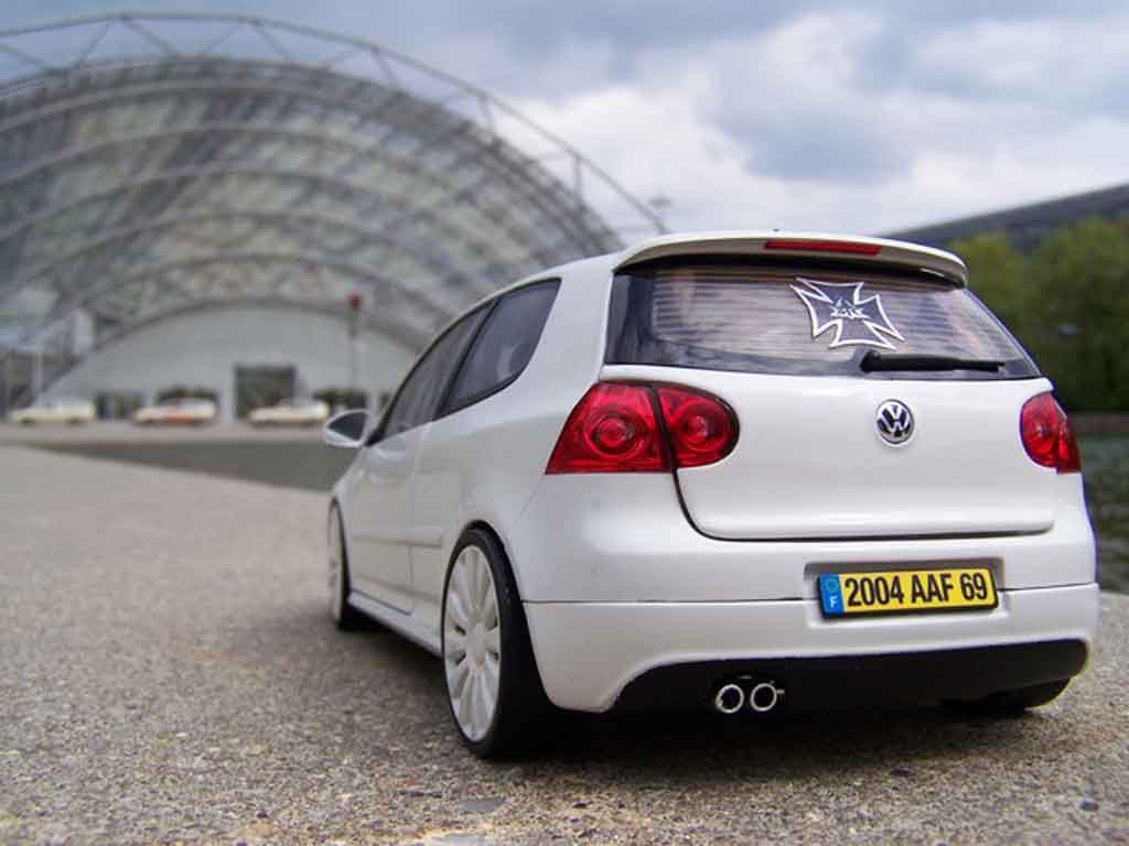 Volkswagen Golf GTI white jantes audi 18 pouces 1/18 Norev