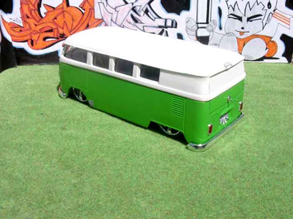 Volkswagen Combi Base top shop 1/18 Solido