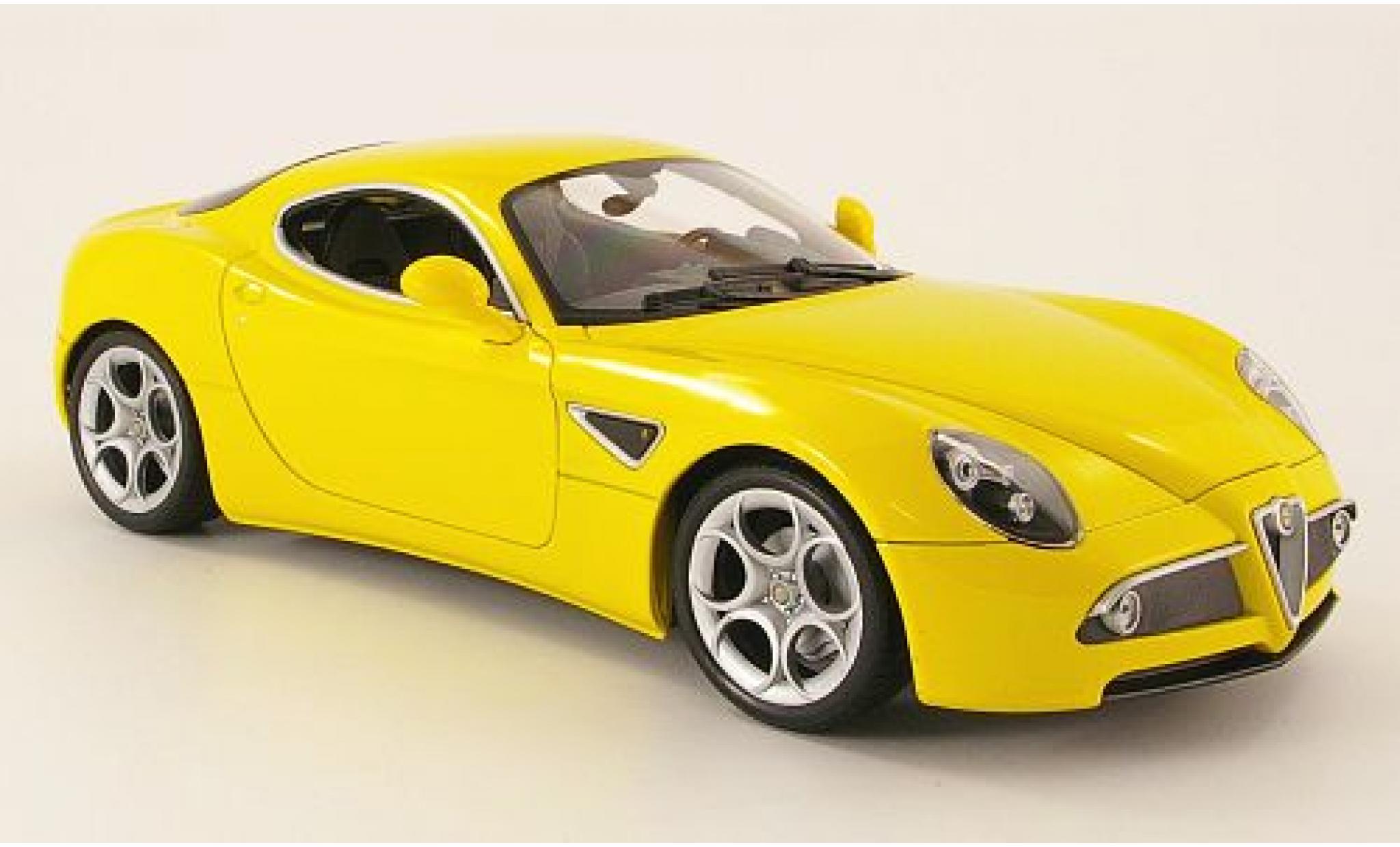 Alfa Romeo 8C 1/18 Welly Competizione yellow 1:18 diecast model cars