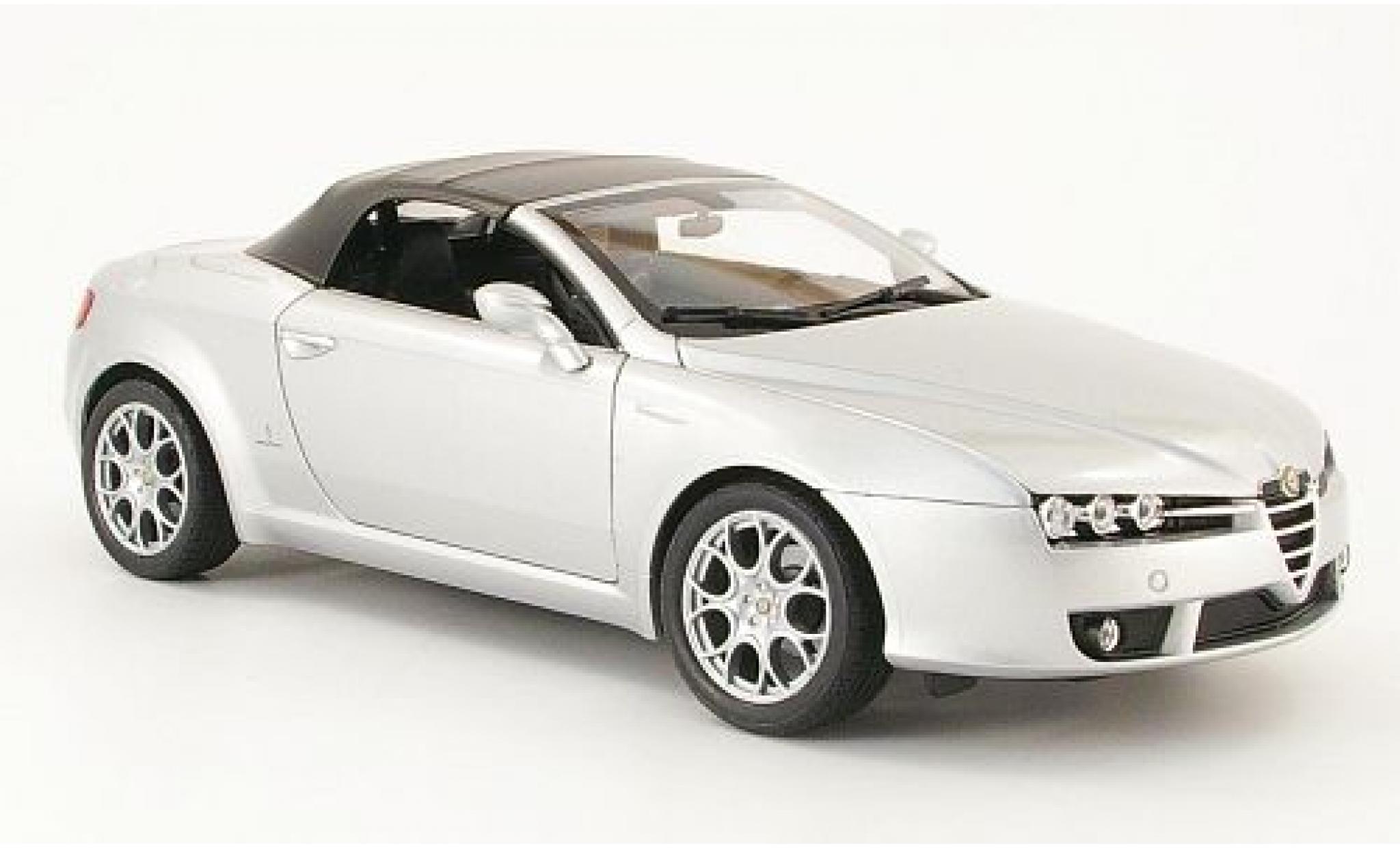Alfa Romeo Spider 1/18 Welly silver geschlossen 1:18 diecast model cars