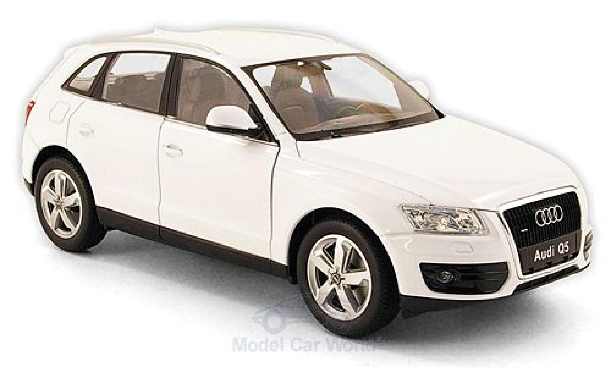 Audi Q5 1/24 Welly white ohne Vitrine diecast model cars