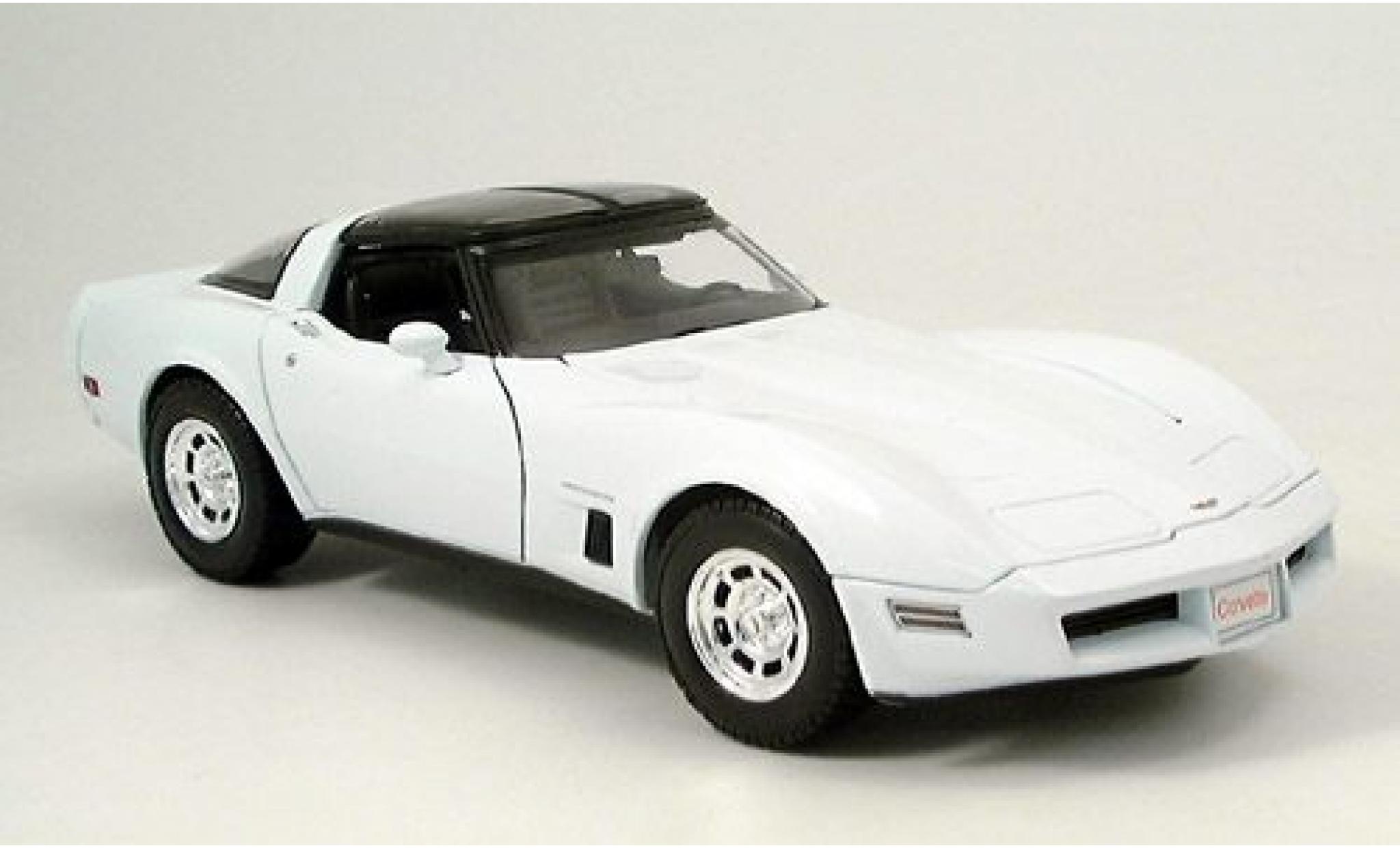 Chevrolet Corvette 1/18 Welly Coupe wei&szlig; 1982 1:18 diecast model cars
