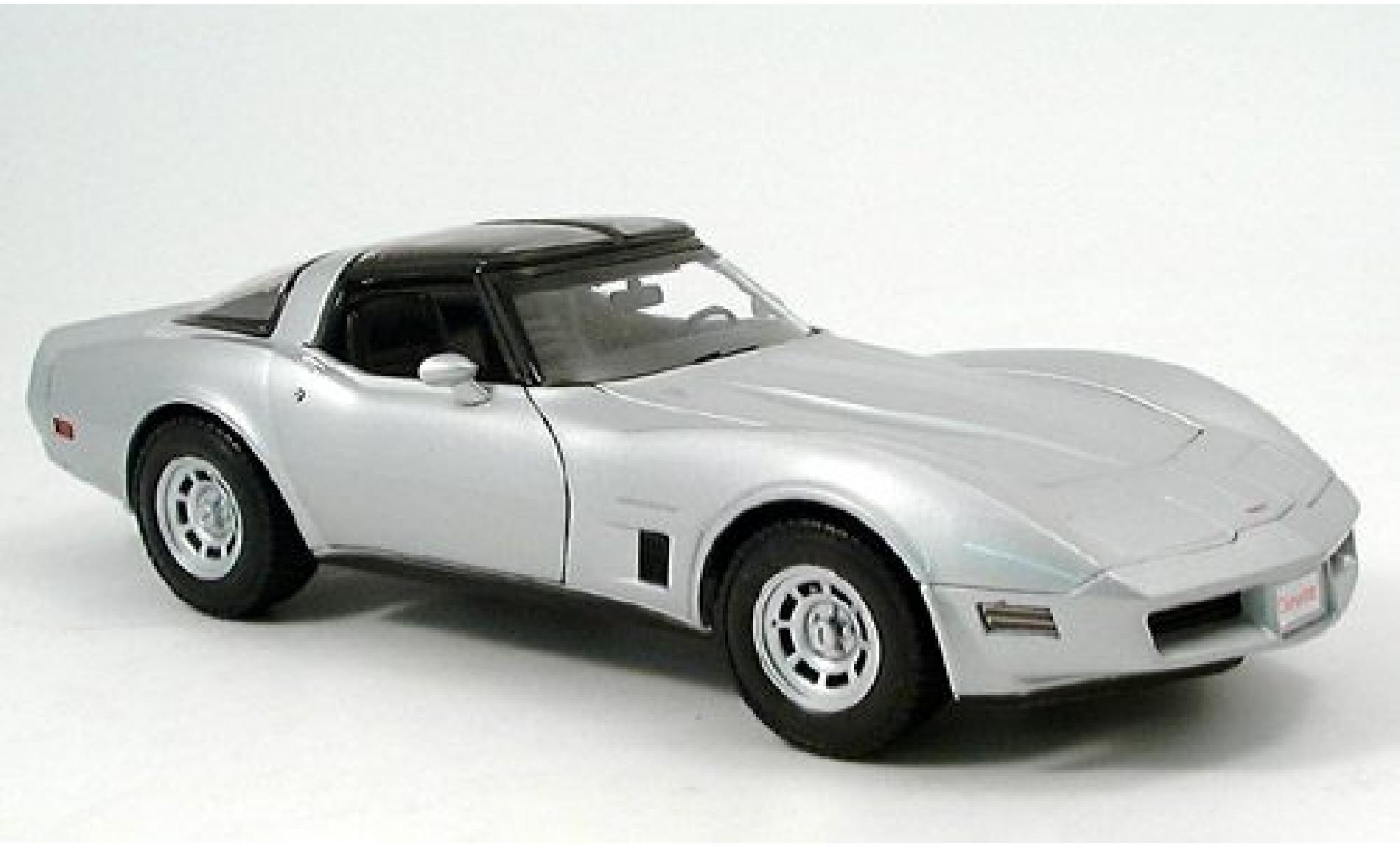Chevrolet Corvette 1/18 Welly silver 1982 1:18 diecast model cars