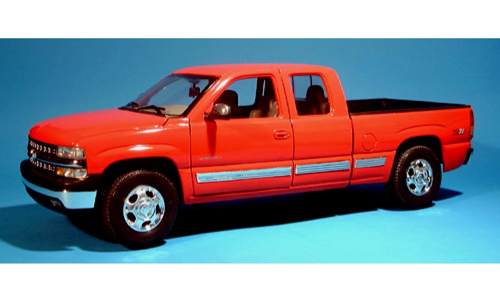 Chevrolet Silverado 1/18 Welly Ex. Cab Fleetside red 1999 1:18 diecast model cars