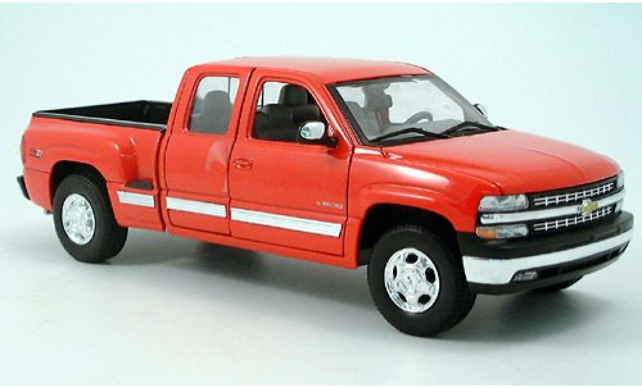 Chevrolet Silverado 1/18 Welly Ext. Cab red 1:18 diecast model cars