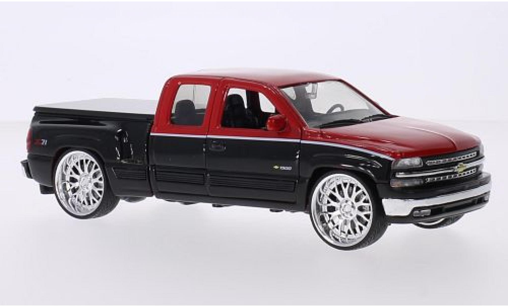 Chevrolet Silverado 1/24 Welly Extended Cab Tuning red/black 1999 Predection de surface de chargement d&eacute;tachable diecast model cars
