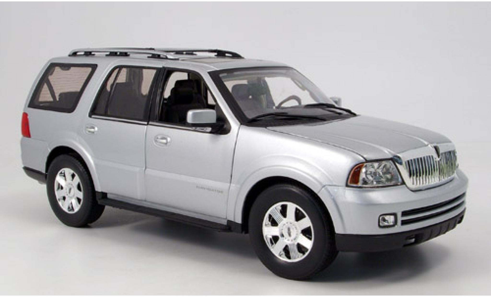 Lincoln Navigator 1/18 Welly silver 2005 1:18 diecast model cars