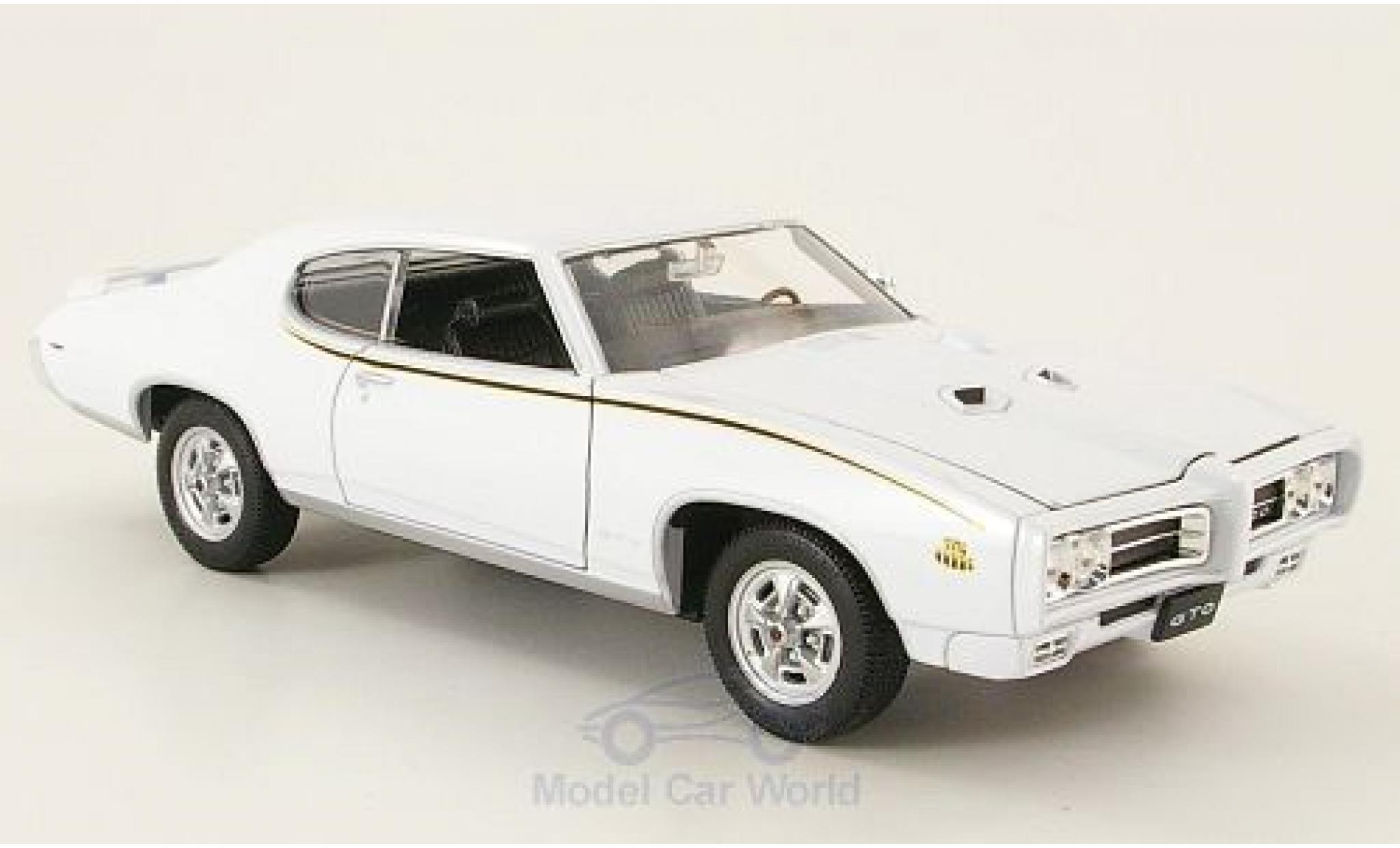 Pontiac GTO 1/24 Welly white 1969 The Judge ohne Vitrine diecast model cars