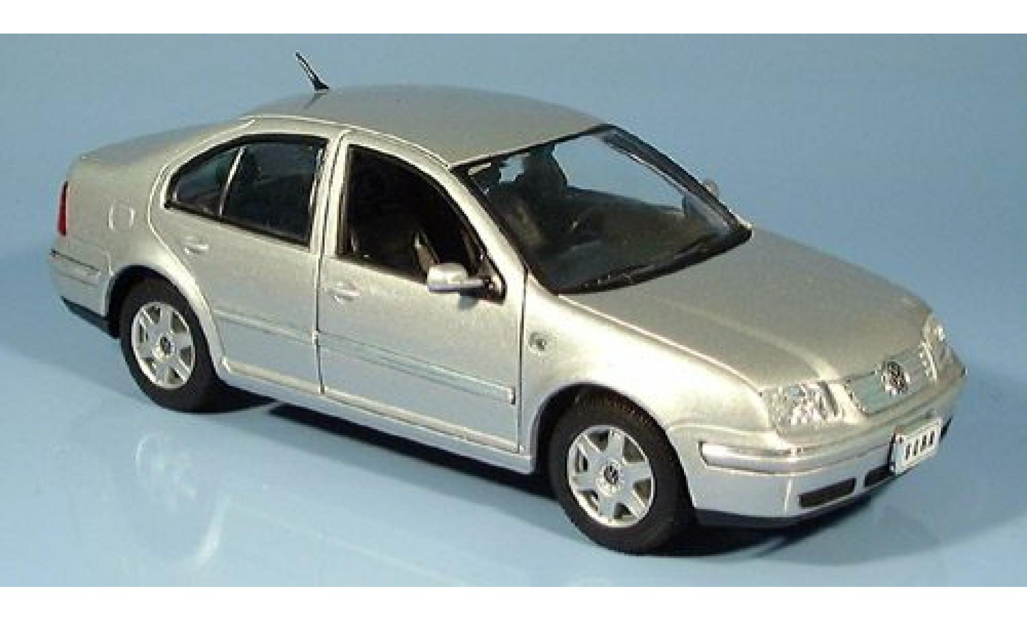 Volkswagen Bora 1/24 Welly Limousine silver 2001 1:24 diecast model cars