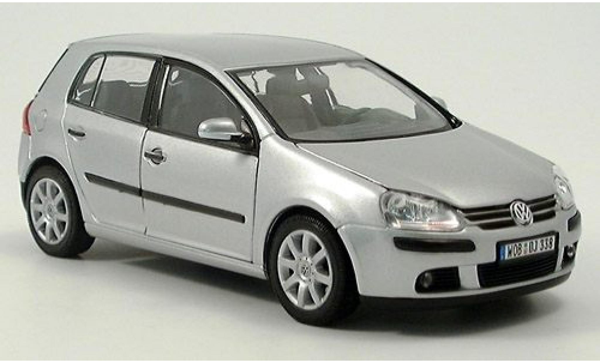 Volkswagen Golf 1/24 Welly V silver 2004 1:24 diecast model cars