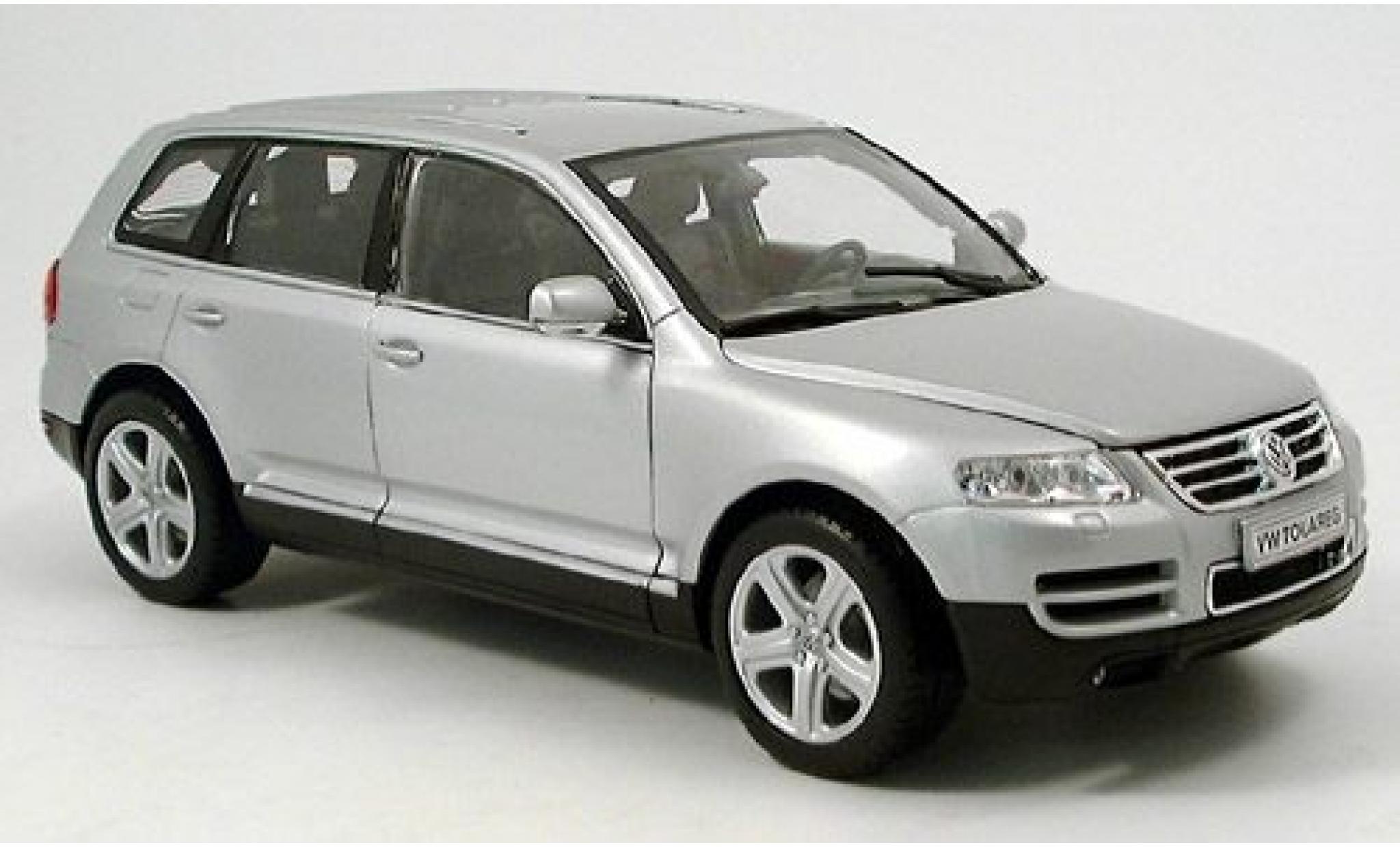 Volkswagen Touareg 1/18 Welly silver 1:18 diecast model cars