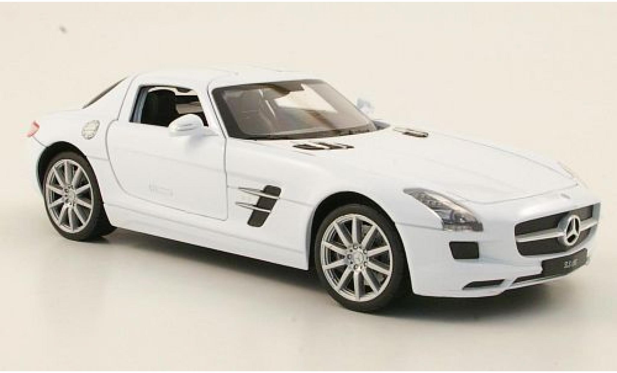 Mercedes SLS 1/24 Welly AMG (C197) white diecast model cars