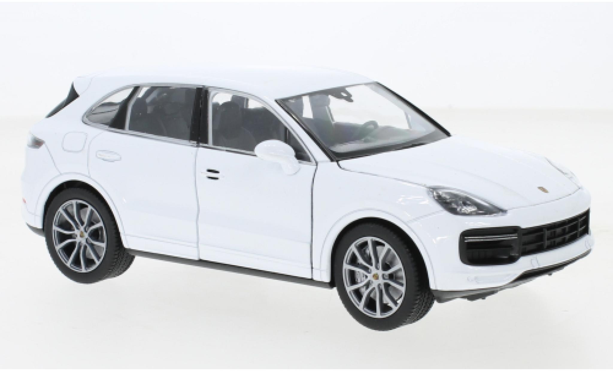 Porsche Cayenne Turbo 1/24 Welly white diecast model cars