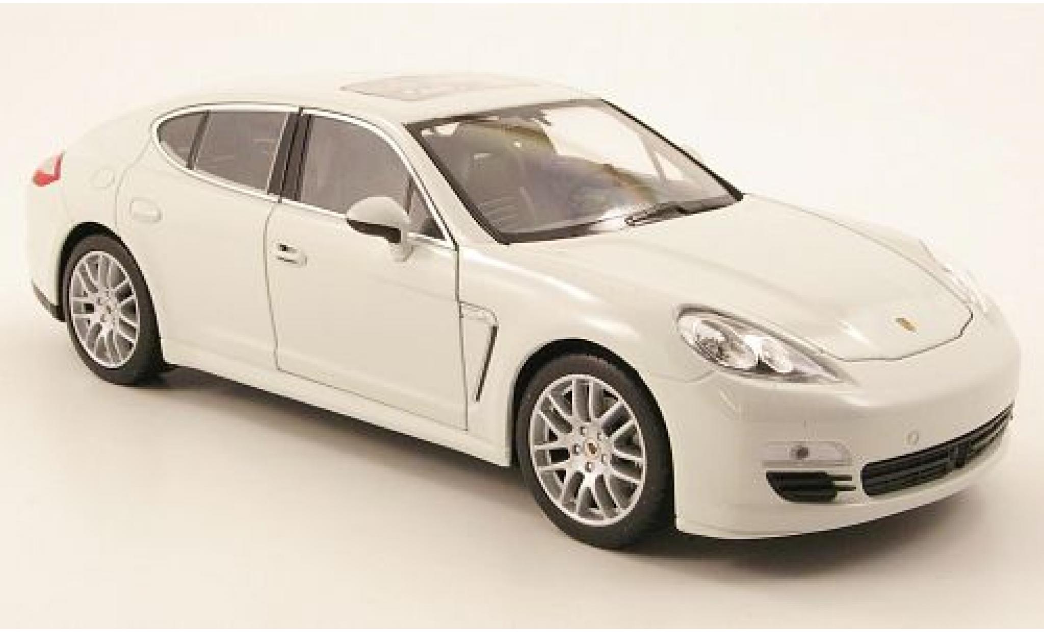 Porsche Panamera S 1/24 Welly white diecast model cars