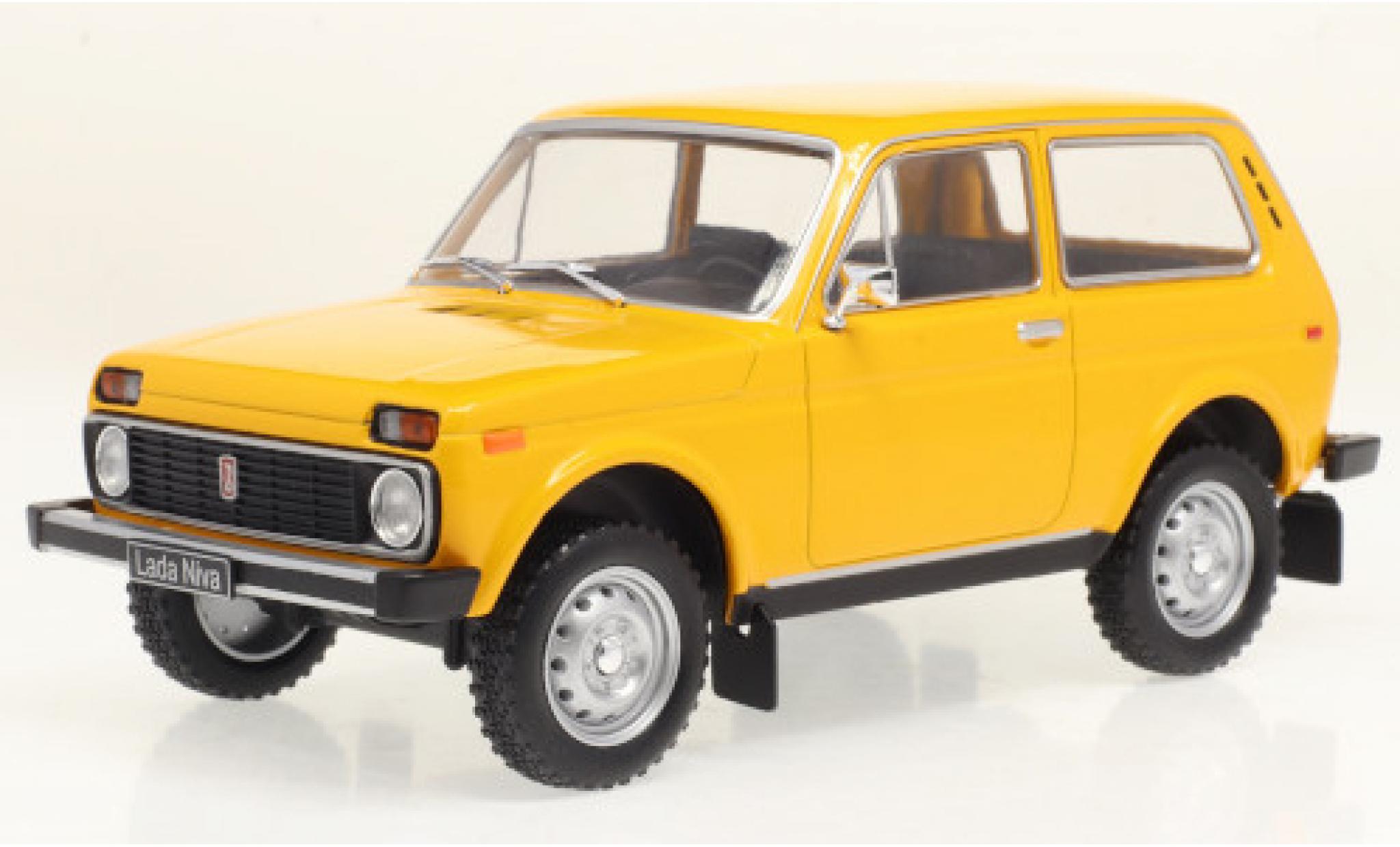 Lada Niva 1/24 WhiteBox orange diecast model cars