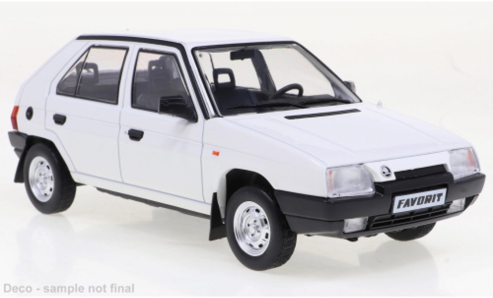 Skoda Favorit 1/24 WhiteBox white 1989 diecast model cars