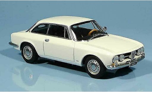 Alfa Romeo 1750 gtv 1/43 Autoart white 1967 diecast model cars