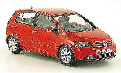 Volkswagen Golf Base 1/43 Minichamps plus red 2005 diecast model cars