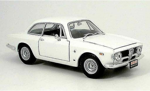 Alfa Romeo Giulia sprint gta 1/18 Yat Ming 1300 white 1963 diecast model cars