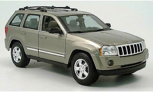 Jeep Grand Cherokee Base 1/18 Maisto beige 2005 diecast model cars