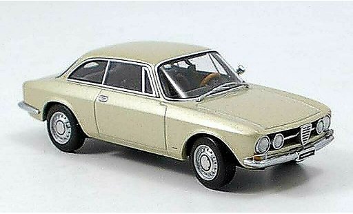 Alfa Romeo 1750 gtv 1/43 Autoart beige 1967 diecast model cars
