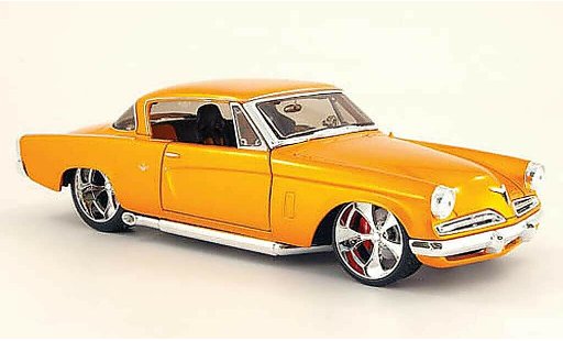 Studebaker Commander Starliner 1/18 Maisto orange 1953 diecast model cars