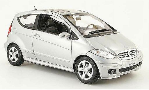 Mercedes Classe A Base 1/18 Welly 200 grey 3 portes diecast model cars