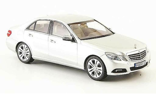 Mercedes Classe E Base 1/43 Schuco Limousine (W212) Avantgarde grey metallisee 2009 diecast model cars